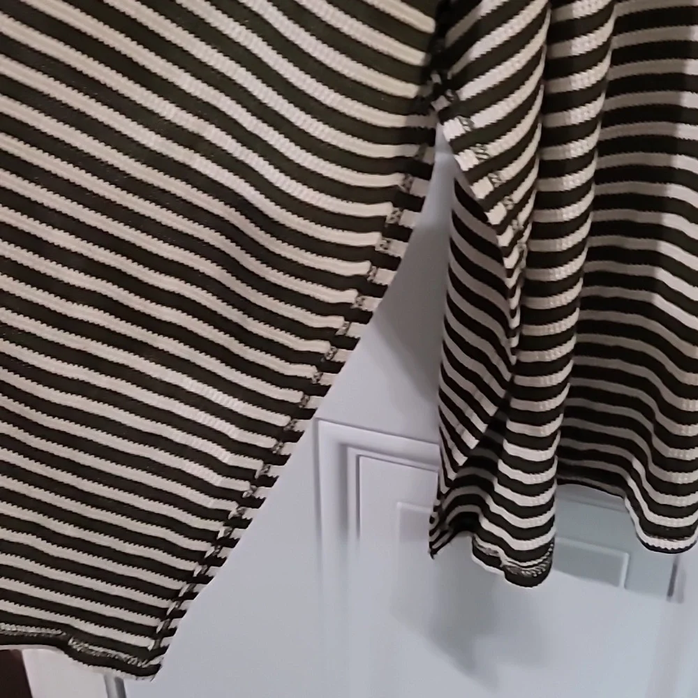 Vine & Love Green and White Striped Cardigan - Picture 4 of 7